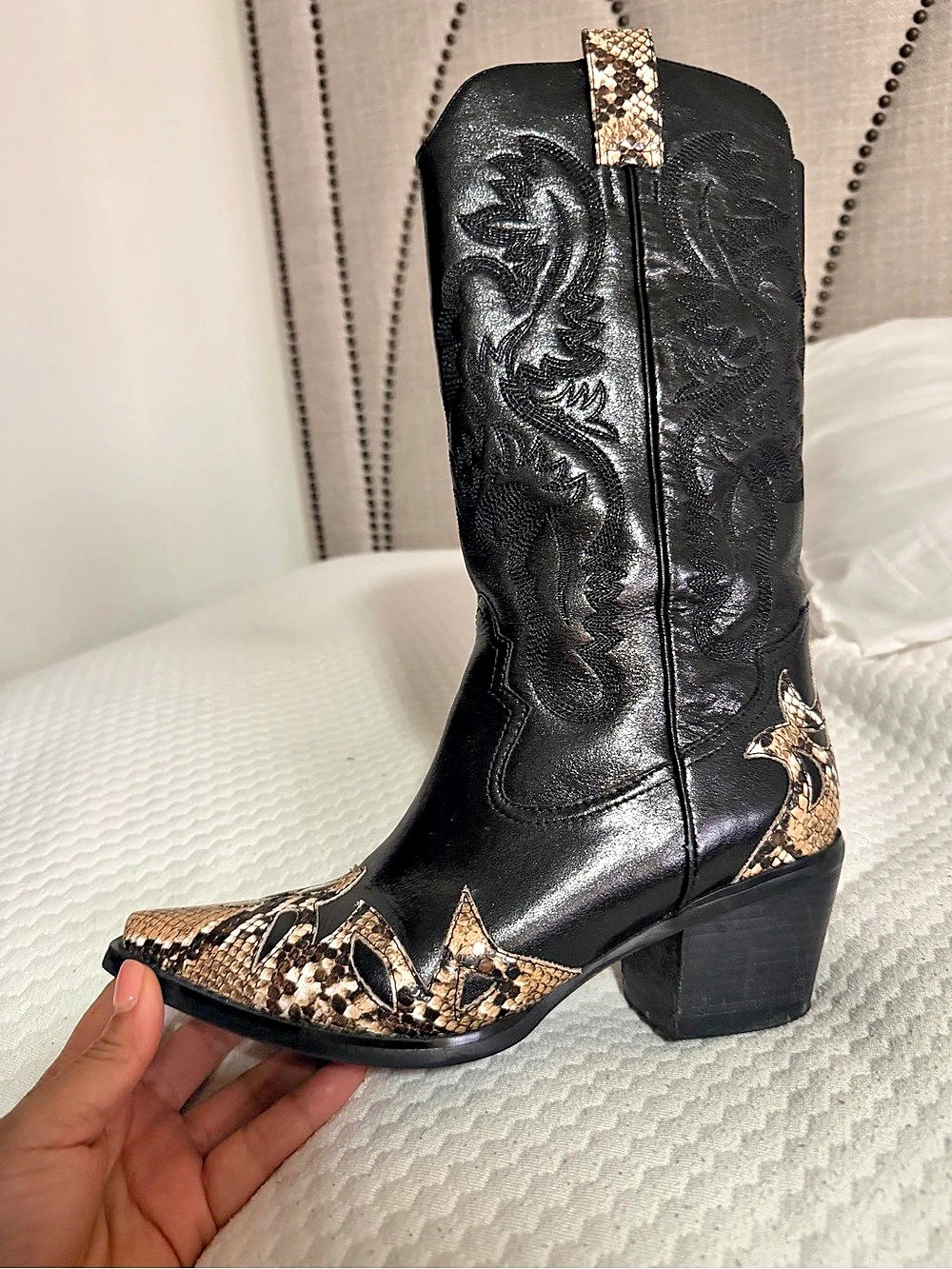 Women's Western Heeled Boots in Black & Brown